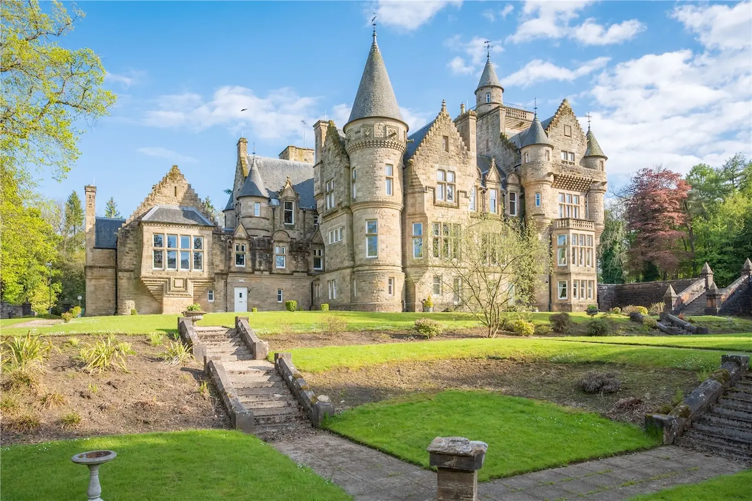 Recherche de 3 à 4 associés pour l'acquisition d'un château en Écosse